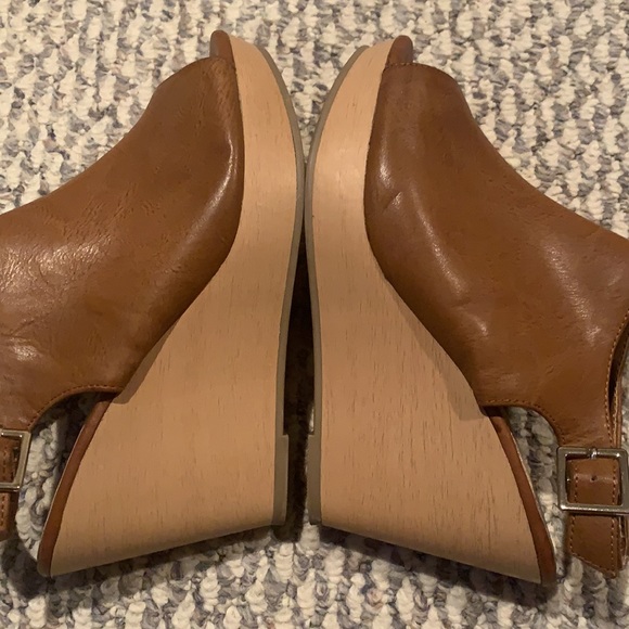 Like New Express Wedge Sandals - Picture 8 of 8